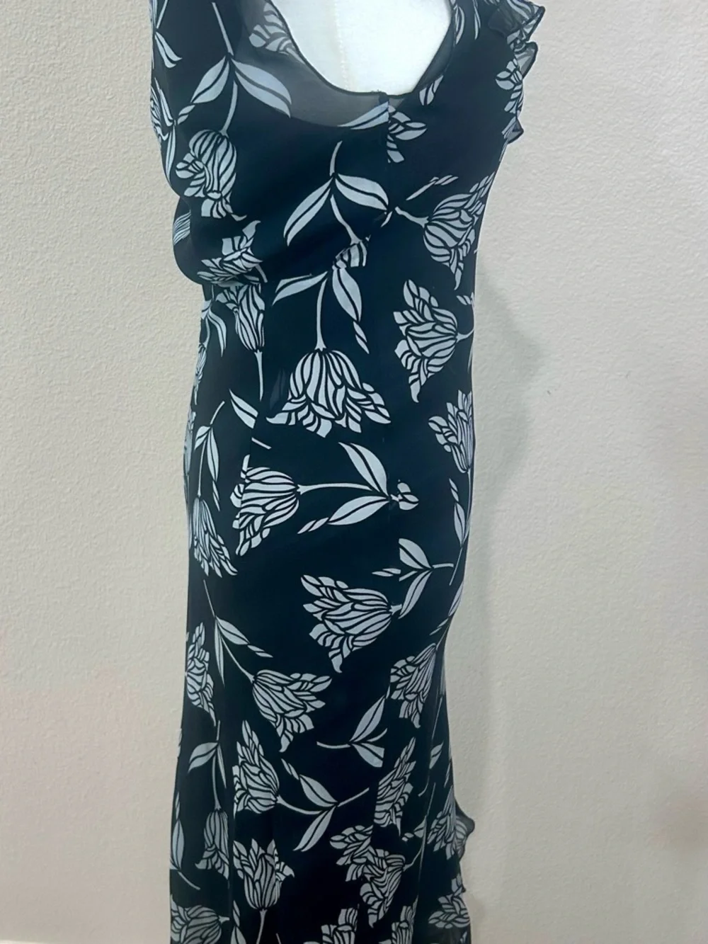 🖤”The Limited” 100% Silk Black & White Floral (Tulips) Hi/Lo Sheer Ruffle Dress🤍 - Picture 7 of 14